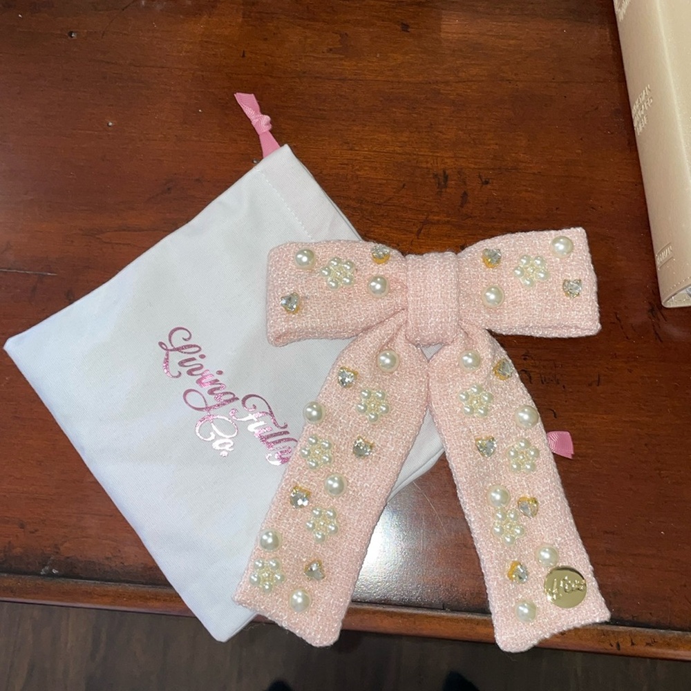 Living Fully Co. 2025 Valentines bow.